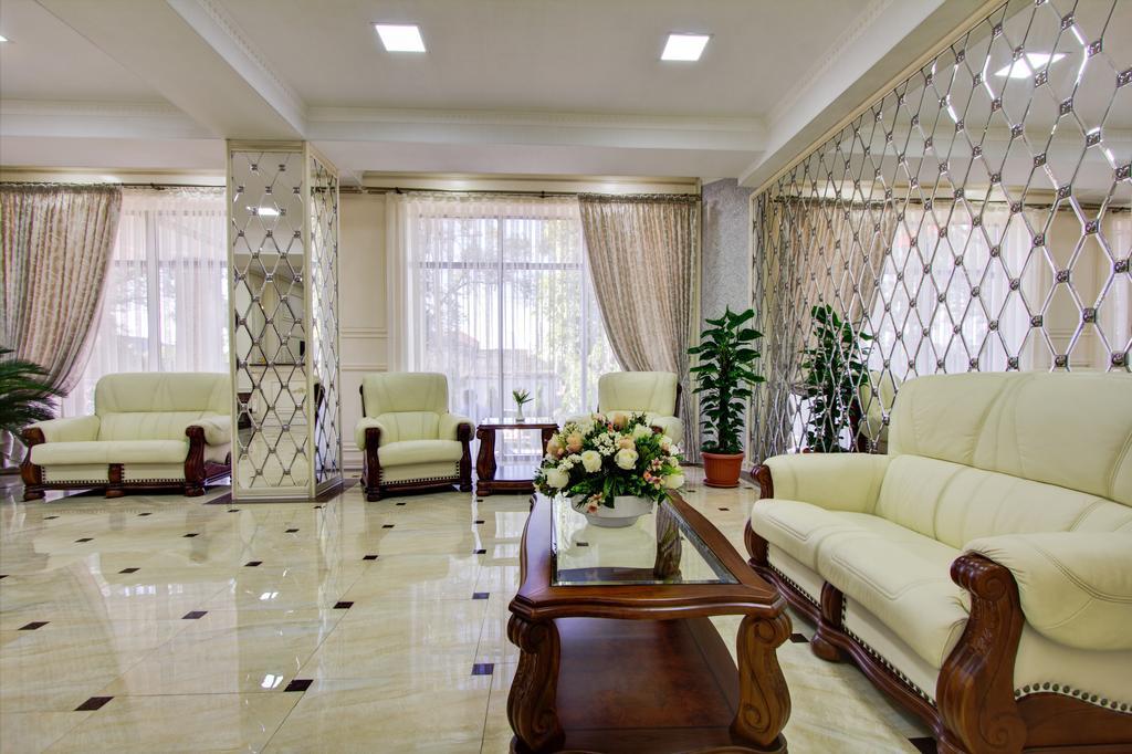 Discovery Hotel Bishkek Exterior photo