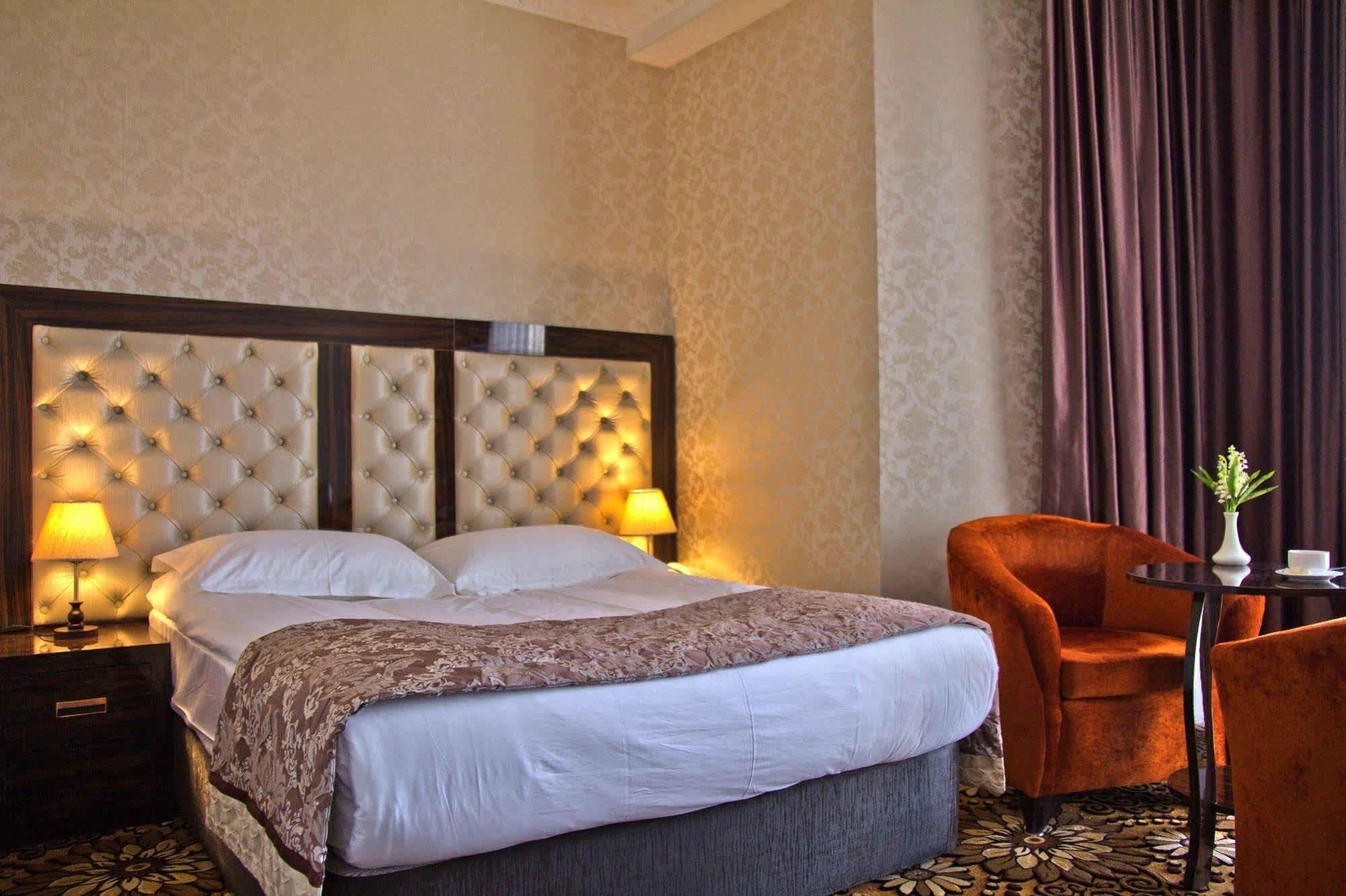Discovery Hotel Bishkek Exterior photo