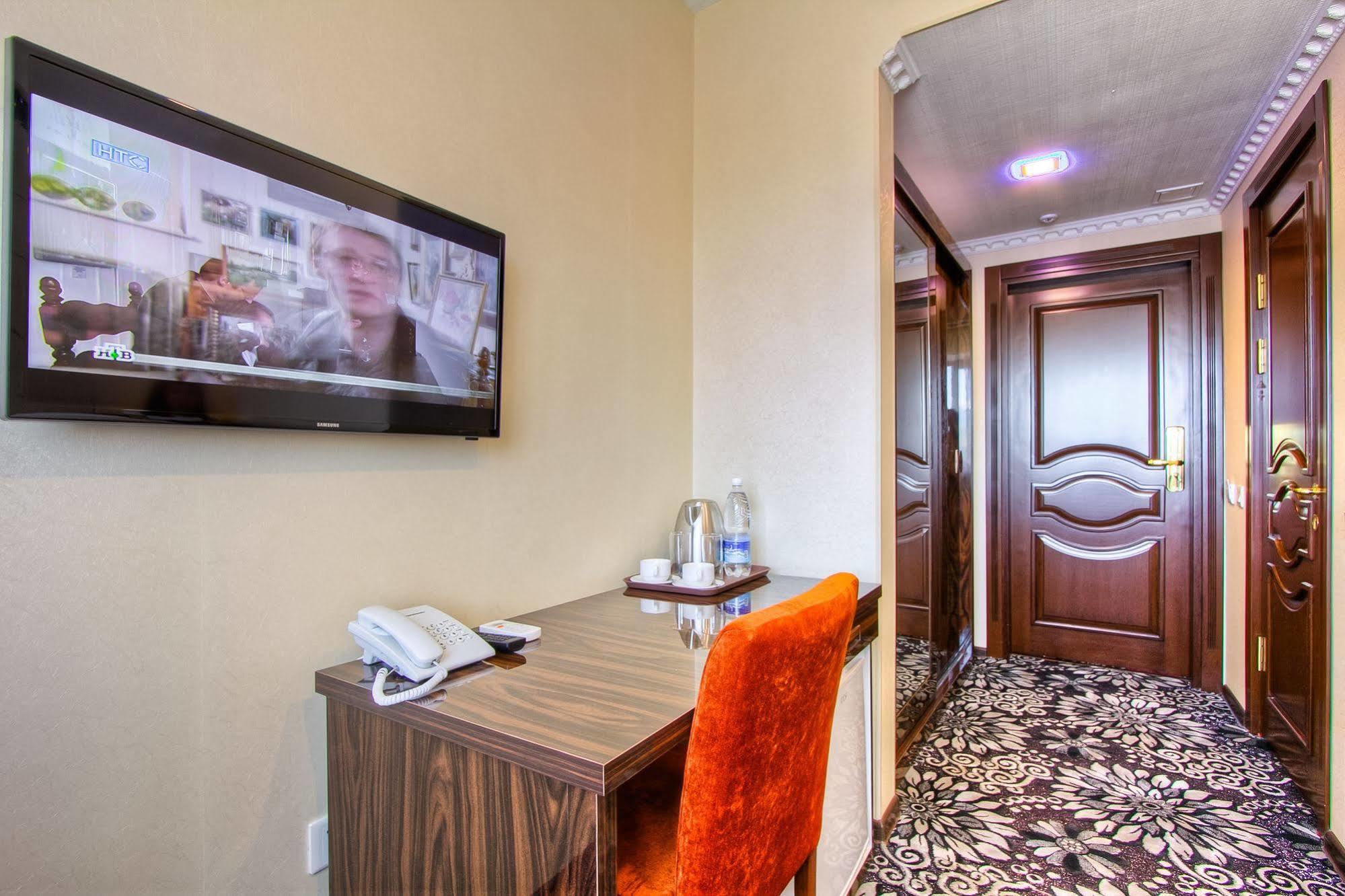 Discovery Hotel Bishkek Exterior photo