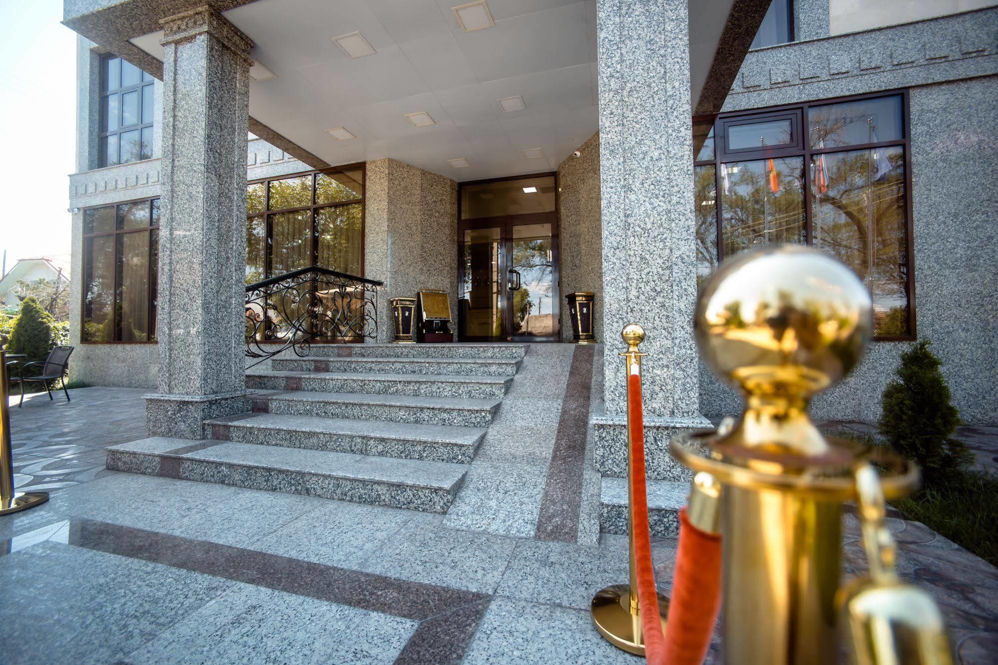Discovery Hotel Bishkek Exterior photo