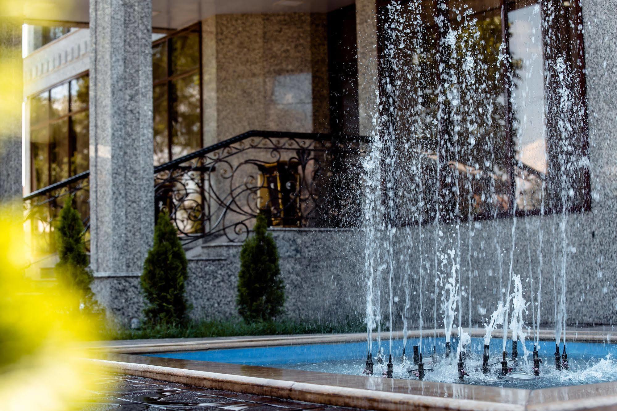 Discovery Hotel Bishkek Exterior photo