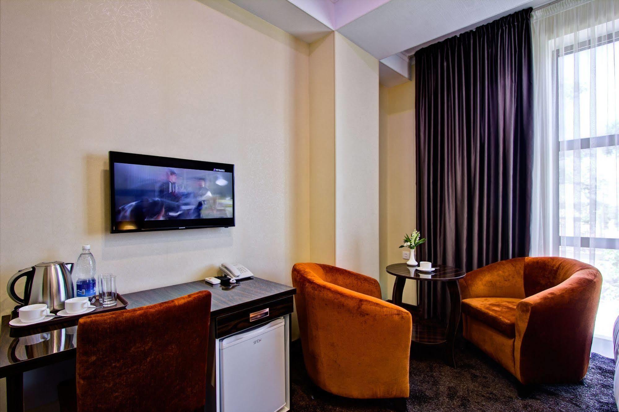 Discovery Hotel Bishkek Exterior photo